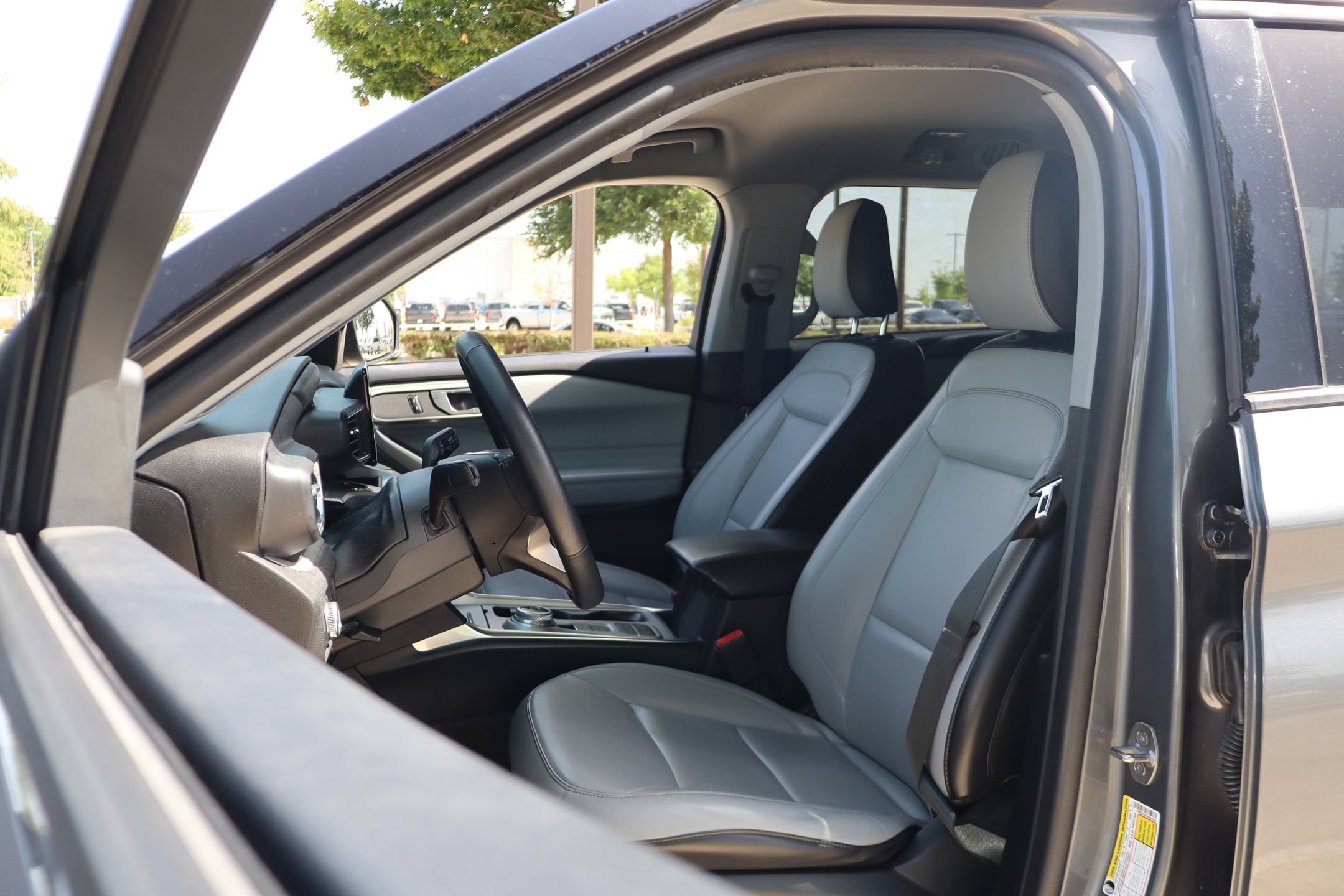 Certified 2021 Ford Explorer XLT w/ Equipment Group 202A RWD image 11