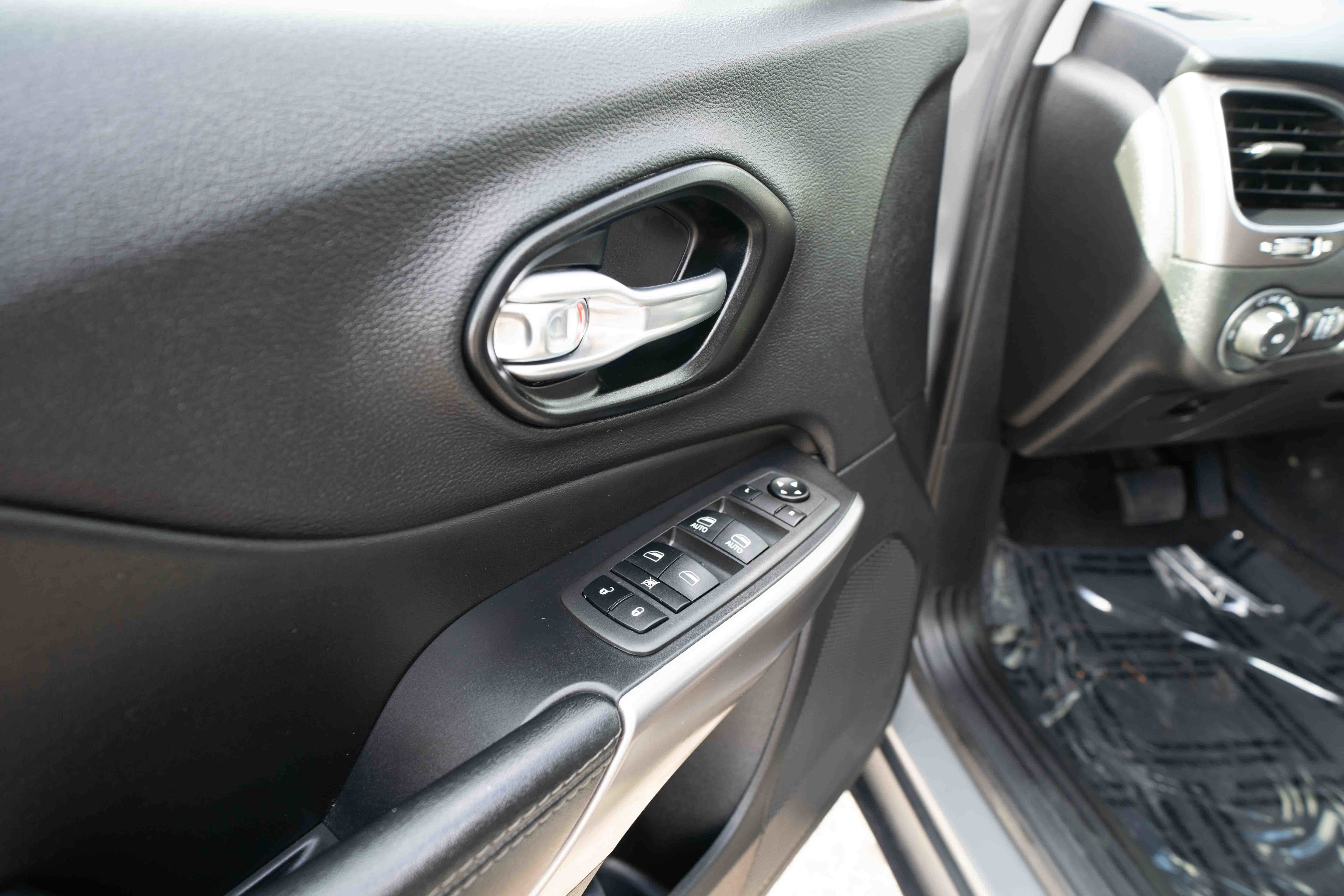 Used 2022 Jeep Cherokee Latitude Lux image 7