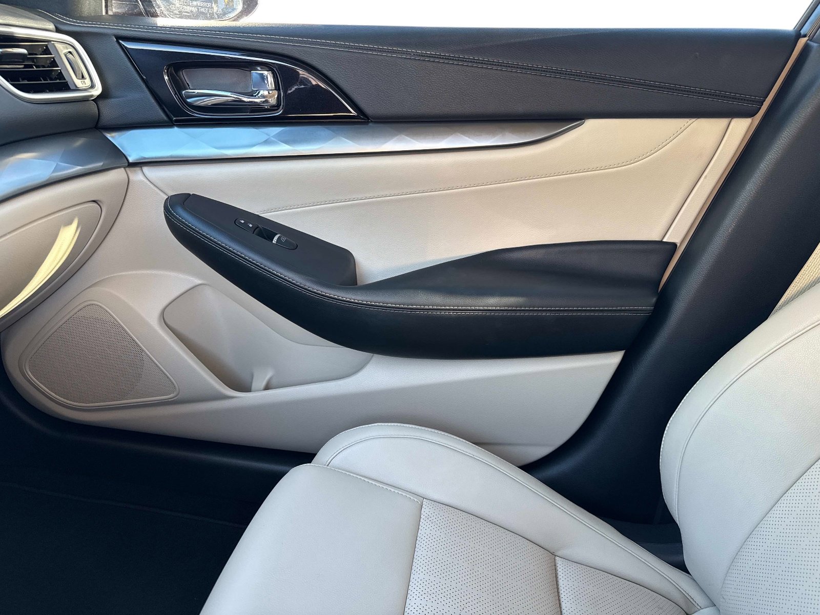 Used 2020 Nissan Maxima 3.5 SV w/ Illumination Package image 21