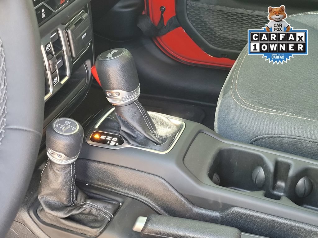 Used 2025 Jeep Wrangler Unlimited Sahara AWD/4WD image 19