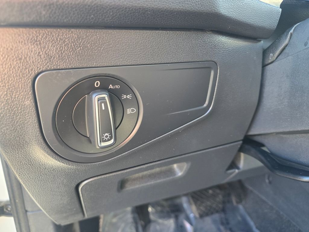 Used 2024 Volkswagen Tiguan SE AWD/4WD image 17