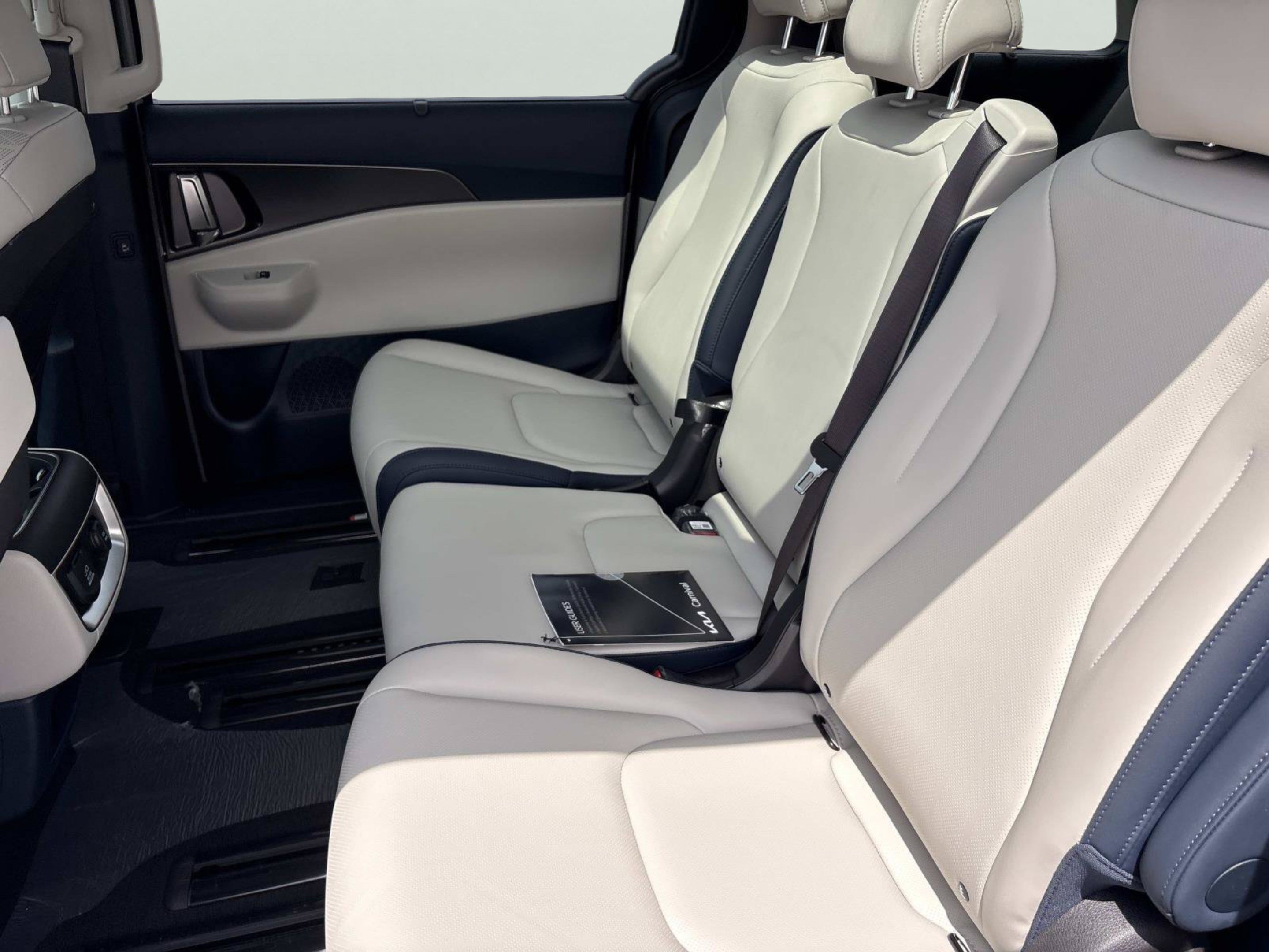 New 2027 Kia Carnival SX w/ Dark Edition Package FWD image 18