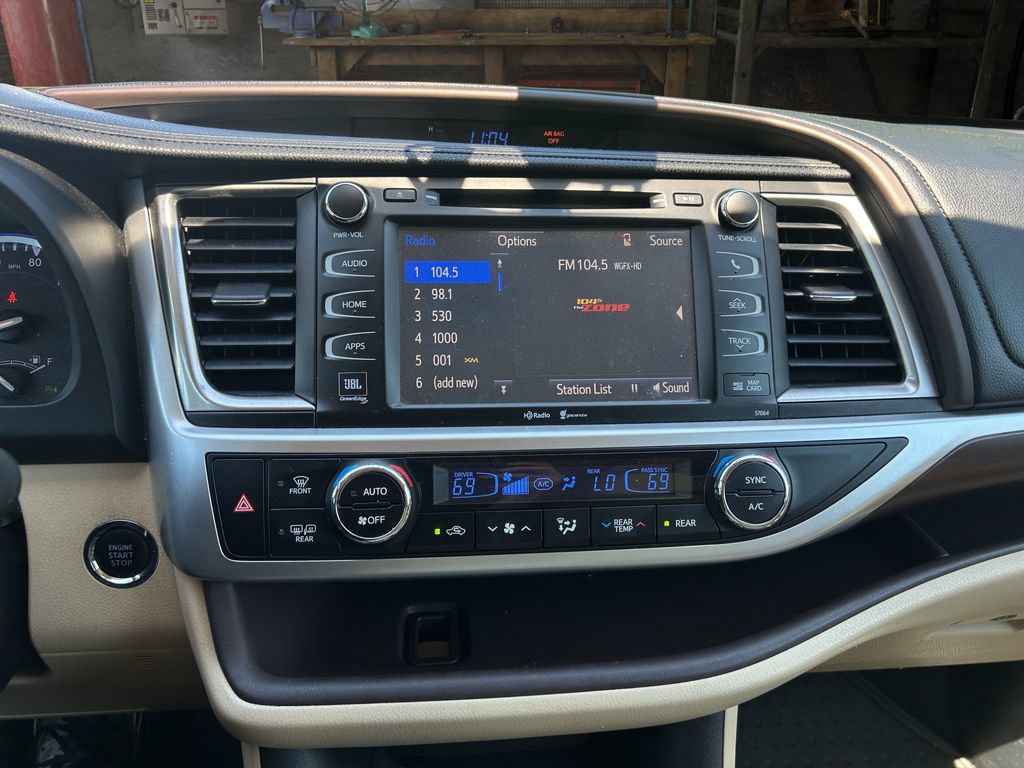 Used 2015 Toyota Highlander Limited Platinum AWD/4WD image 23