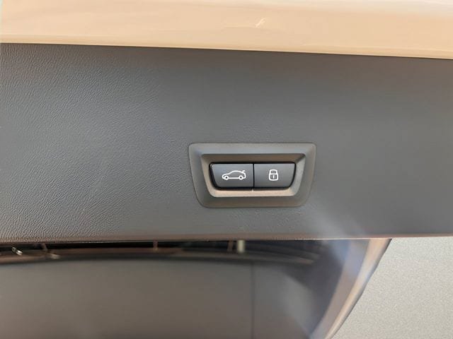 Used 2025 BMW X3 xDrive30i AWD/4WD image 8