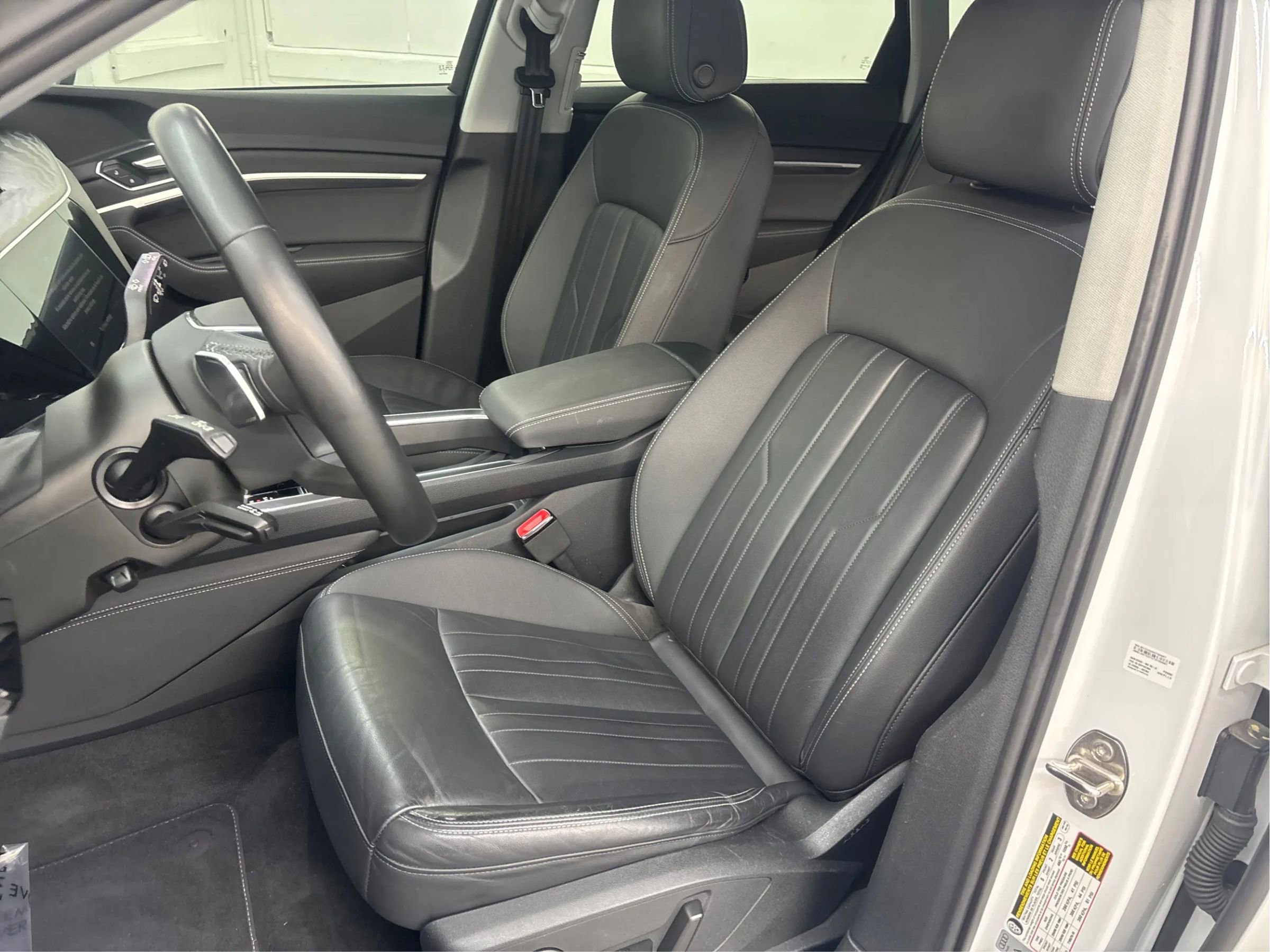 Used 2022 Audi e-tron Premium w/ Convenience Plus Package AWD/4WD image 13
