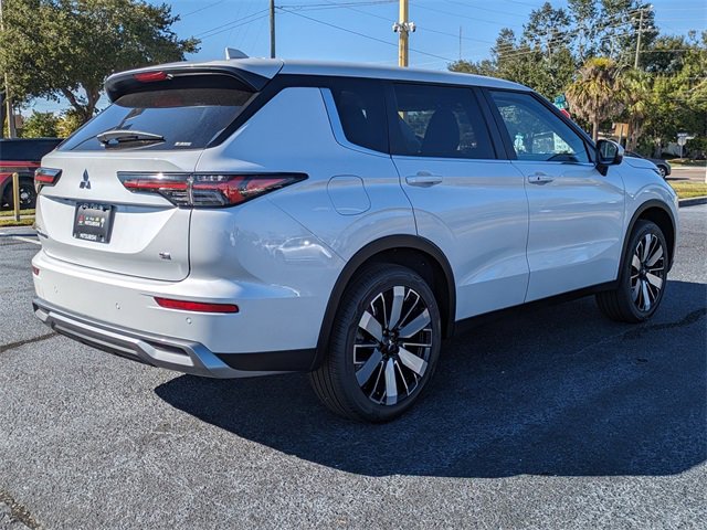 New 2025 Mitsubishi Outlander SE image 5