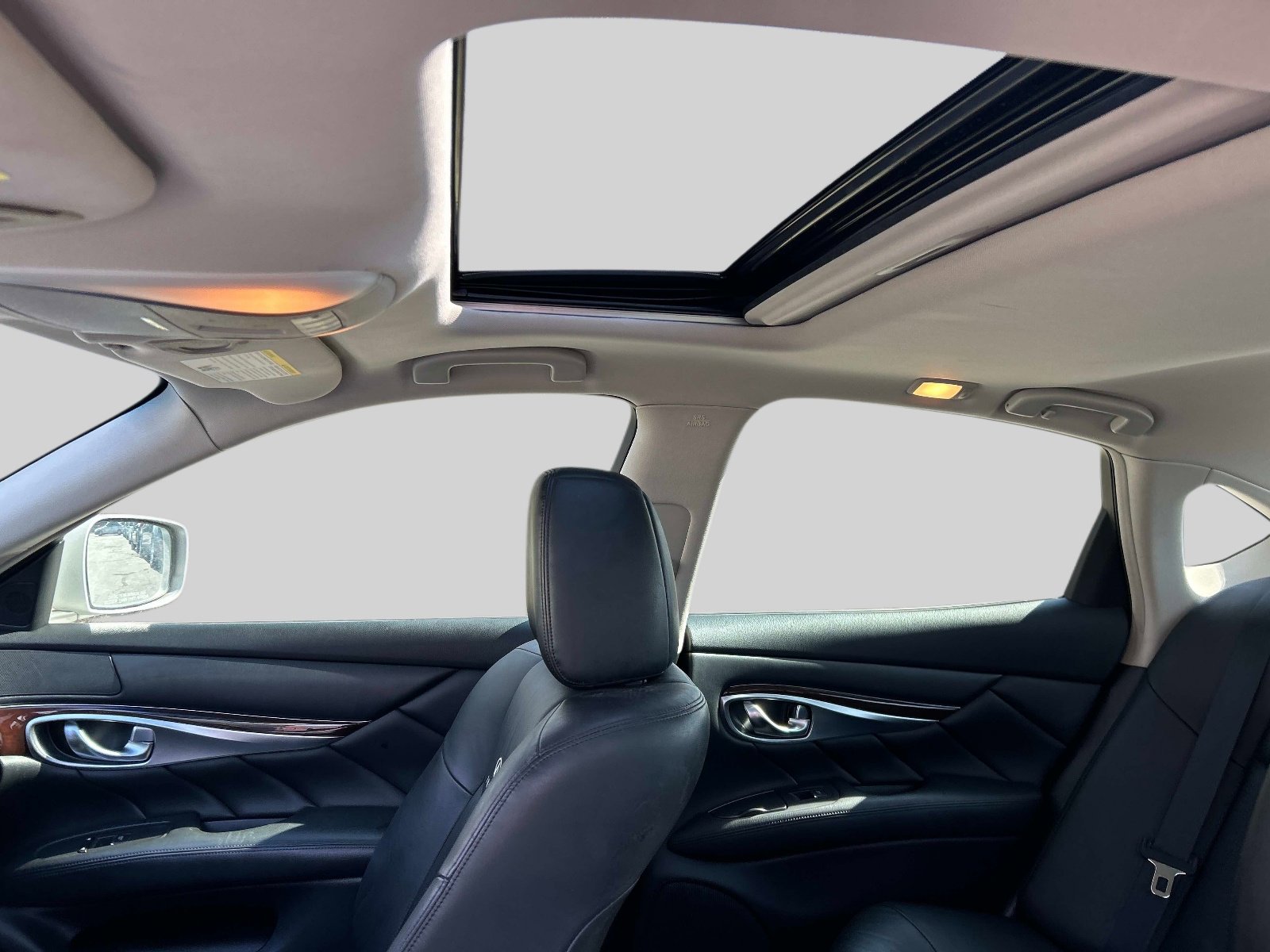 Used 2011 INFINITI M37 w/ Premium Pkg image 18