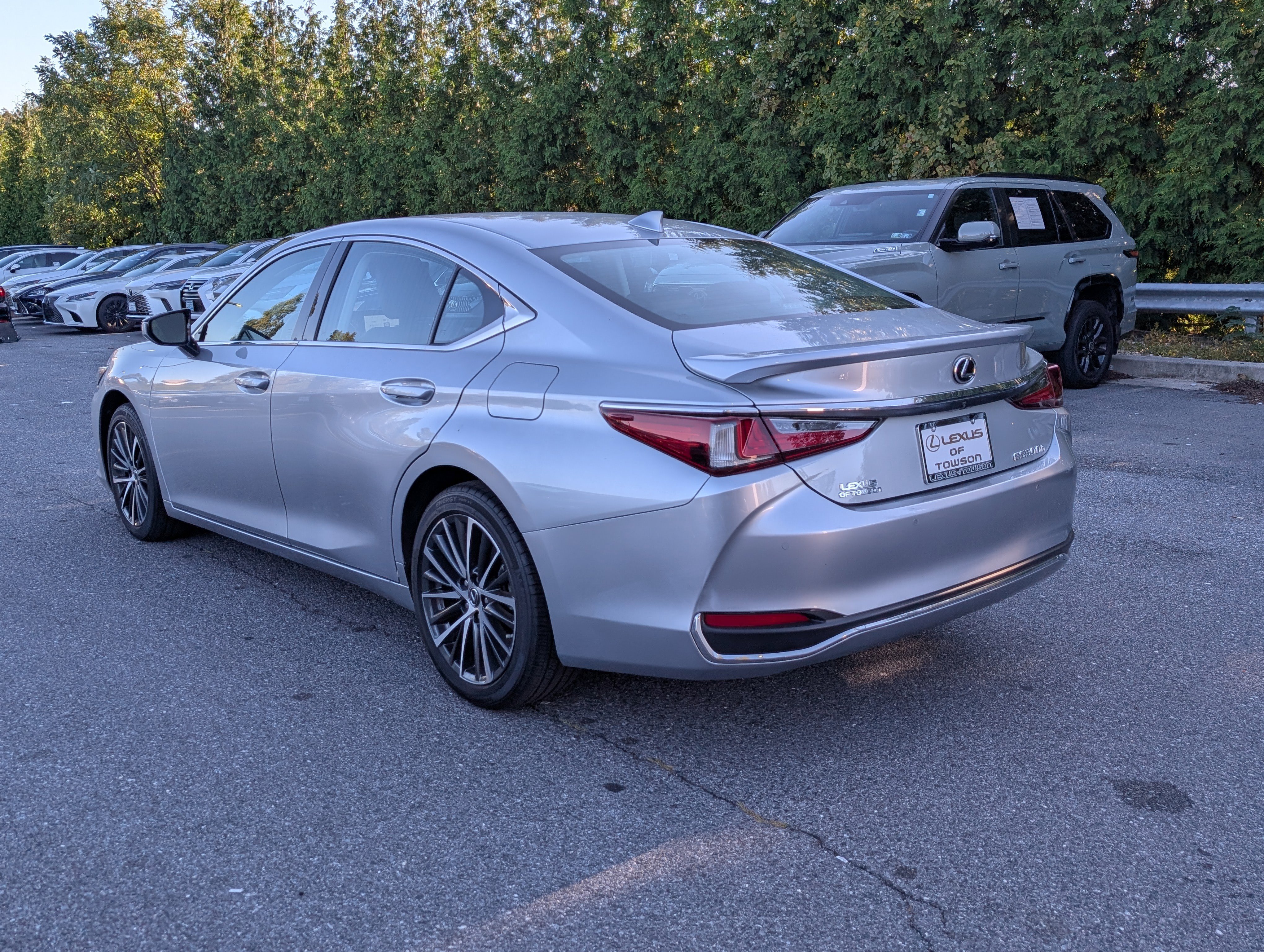 Certified 2024 Lexus ES 300h w/ Premium Package image 5