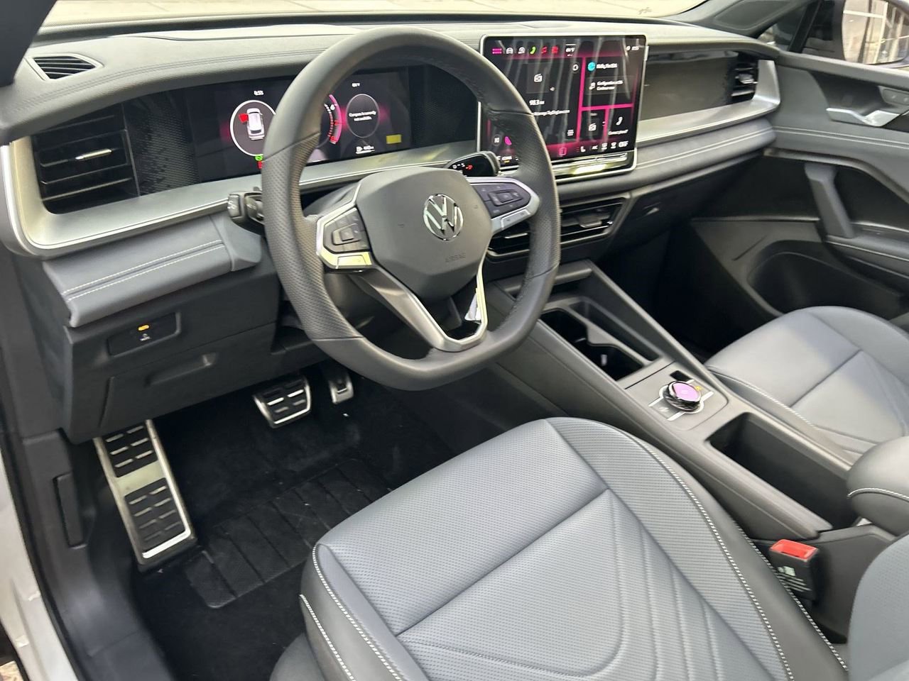 New 2026 Volkswagen Tiguan SE R-Line image 14