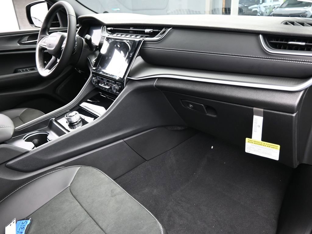 New 2025 Jeep Grand Cherokee Altitude image 37