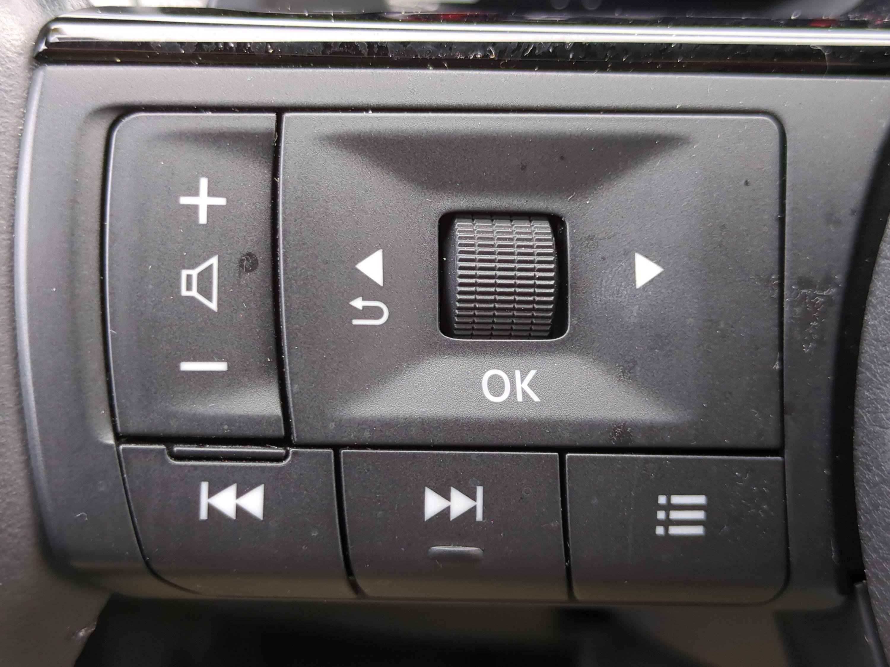 Used 2024 Nissan Rogue SL image 24