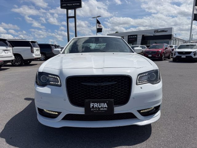 Used 2022 Chrysler 300 Touring L RWD image 2