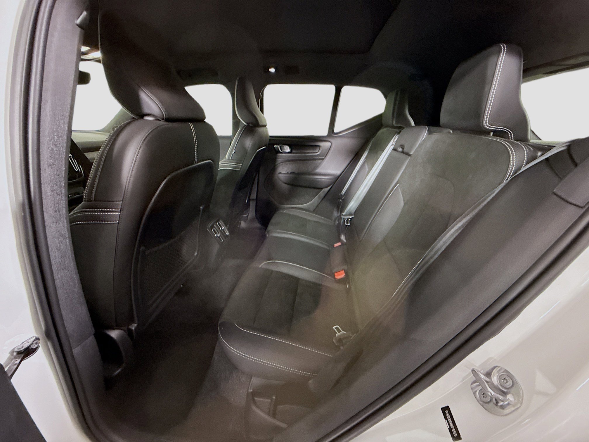 Used 2022 Volvo XC40 P8 Recharge Plus image 24