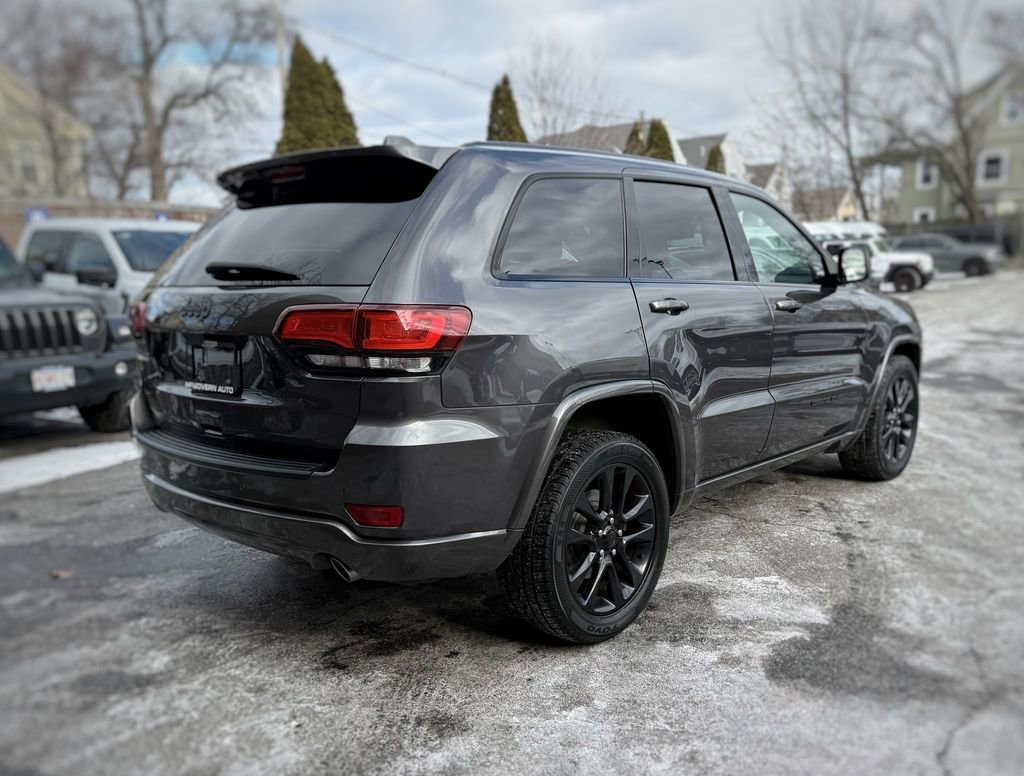 Used 2018 Jeep Grand Cherokee Altitude image 9