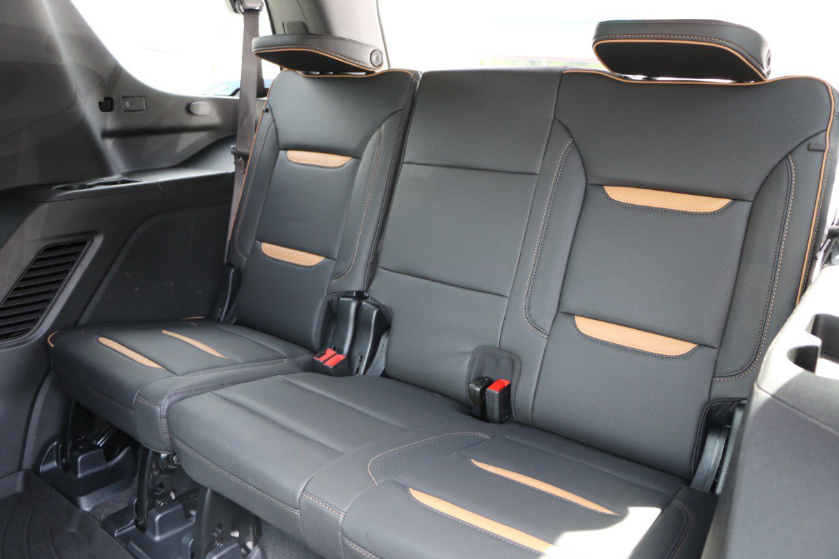 Used 2024 GMC Yukon AT4 w/ Technology Package AWD/4WD image 36