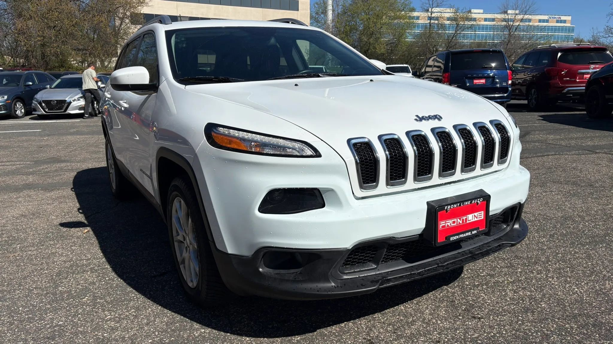 Used 2017 Jeep Cherokee Latitude w/ Cold Weather Group AWD/4WD image 13