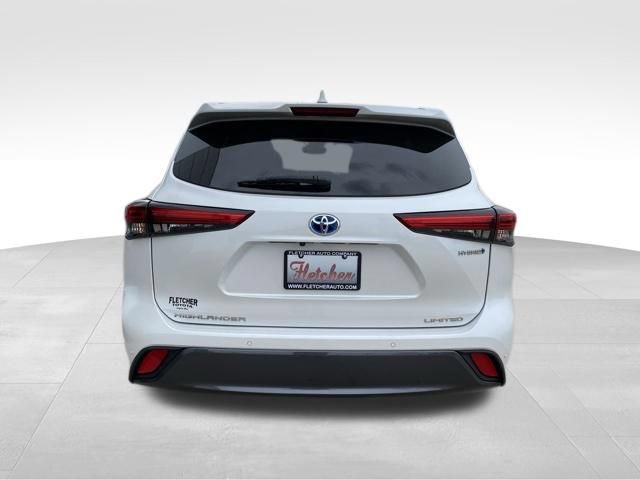 Certified 2022 Toyota Highlander Limited AWD/4WD image 3