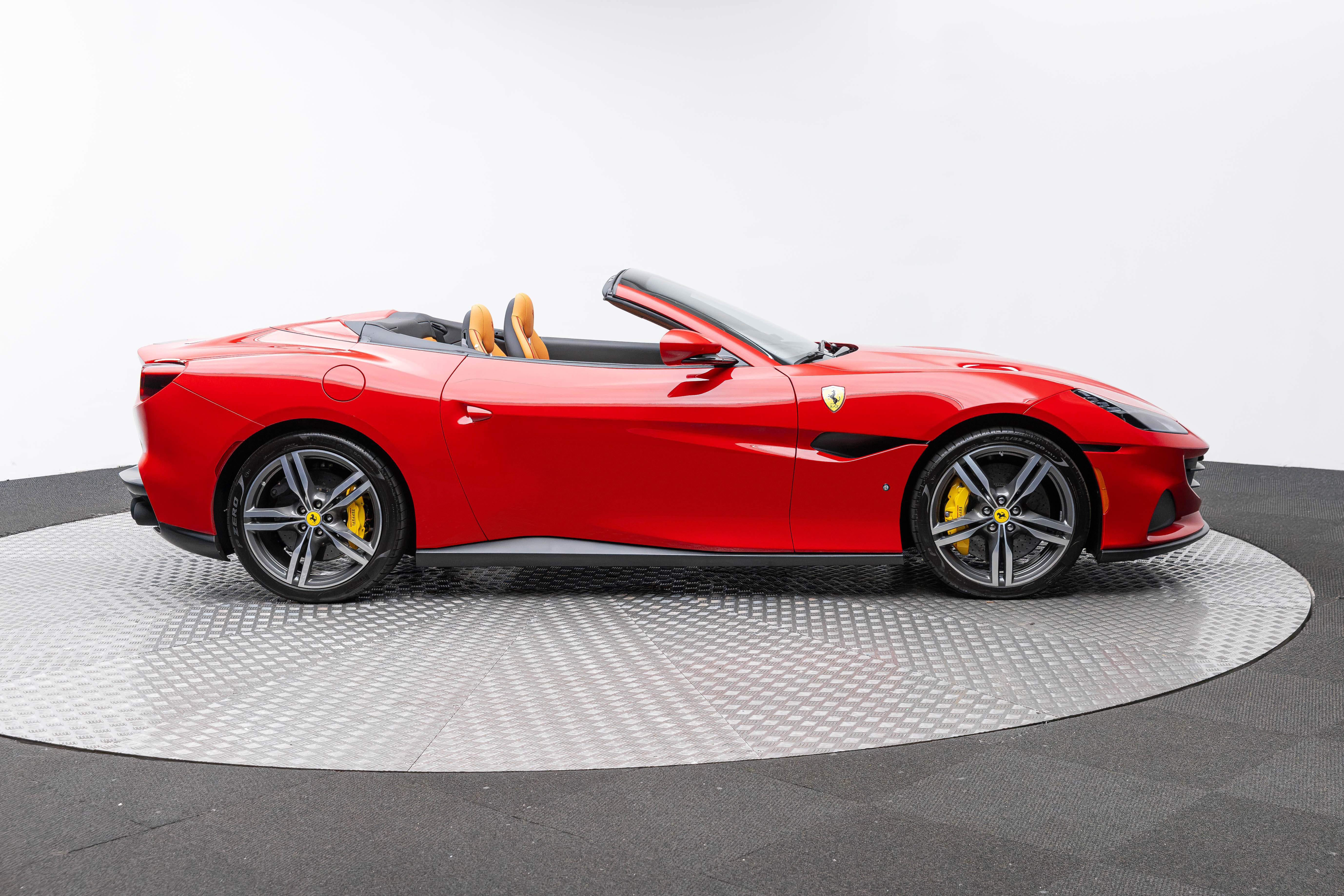 Used 2022 Ferrari Portofino M RWD image 9