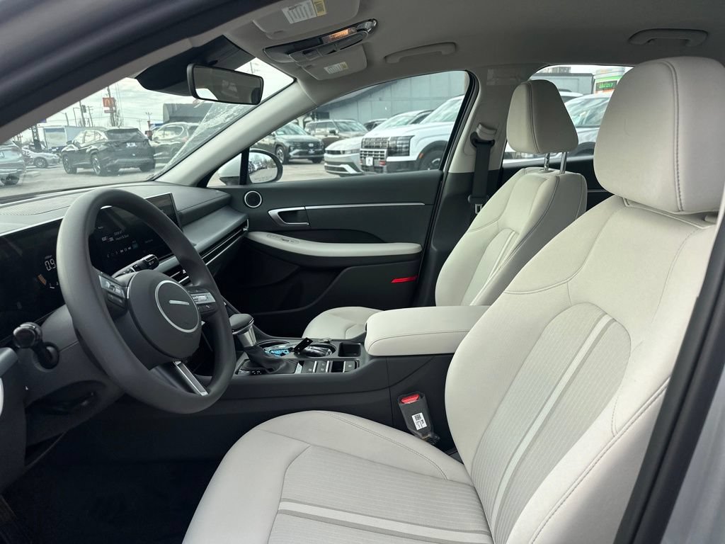 Used 2026 Hyundai Sonata SE FWD image 10