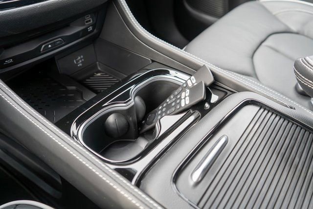 New 2026 Chrysler Pacifica Limited w/ Uconnect Theater Family Group image 25