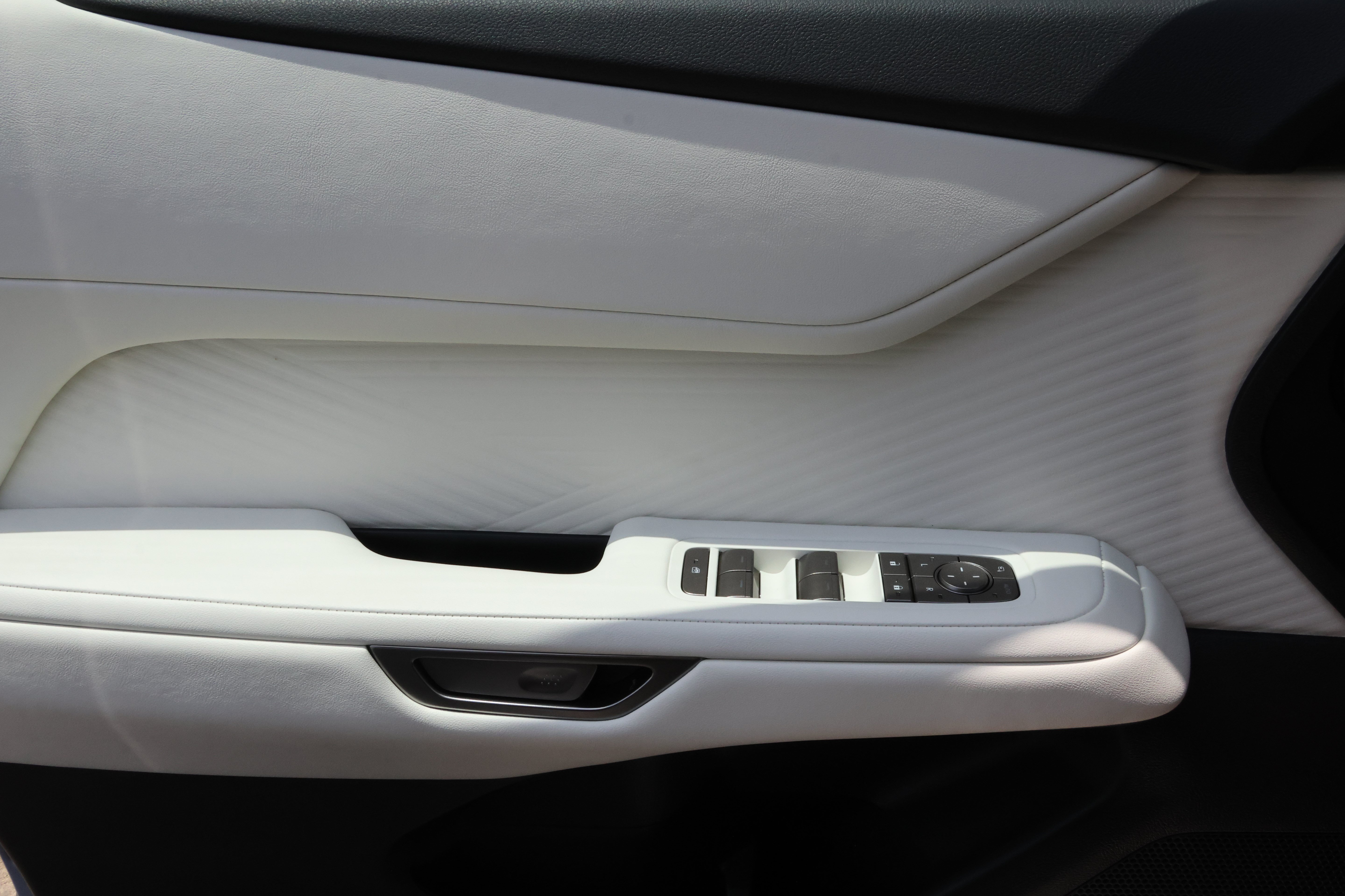New 2026 Lexus ES 350e FWD image 12