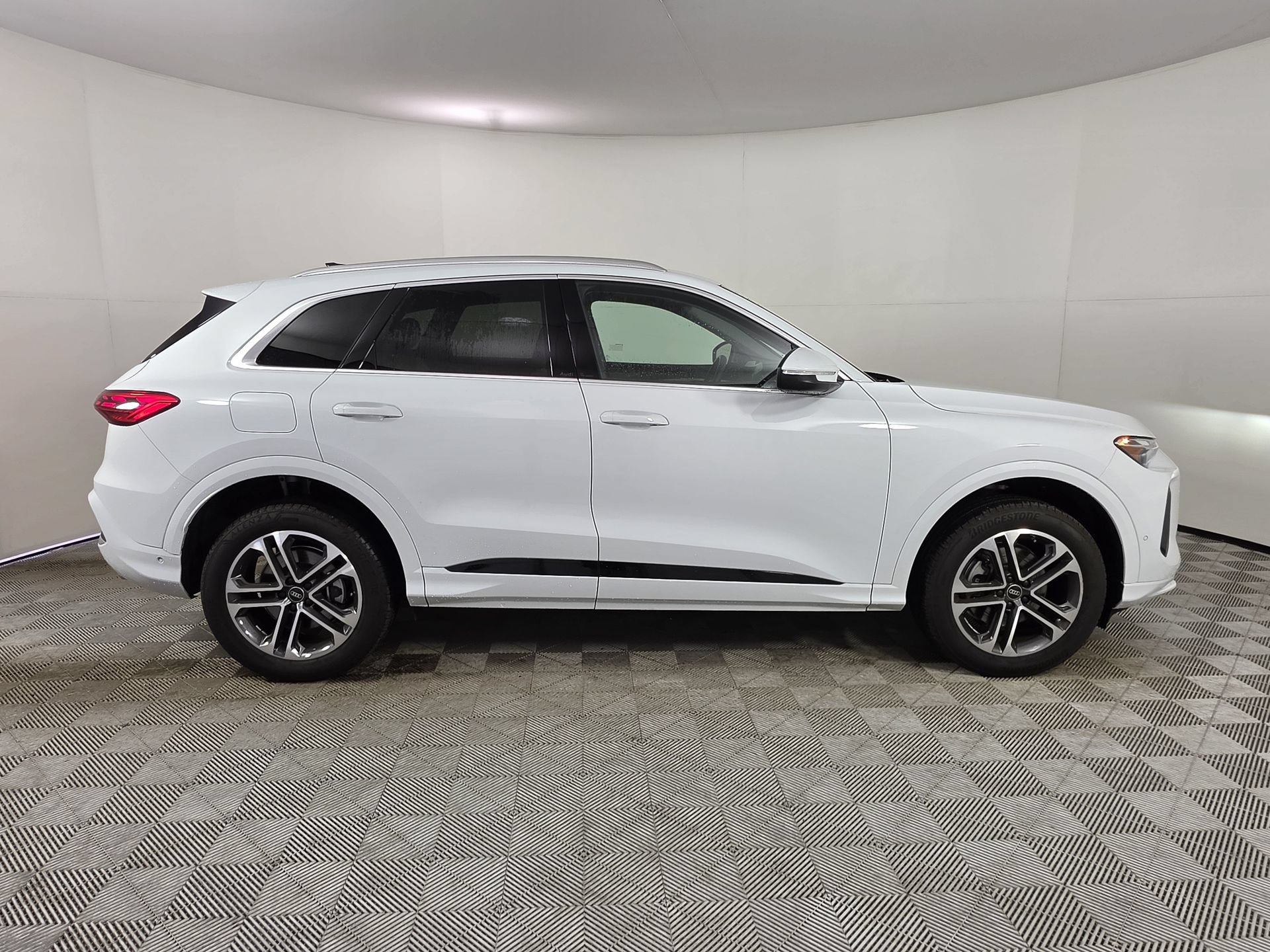Used 2025 Audi Q5 Premium w/ Convenience Package AWD/4WD image 8