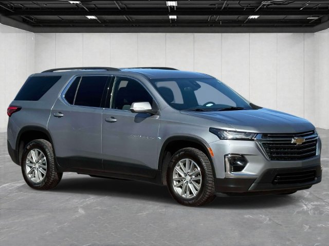 Used 2023 Chevrolet Traverse LT AWD/4WD image 3
