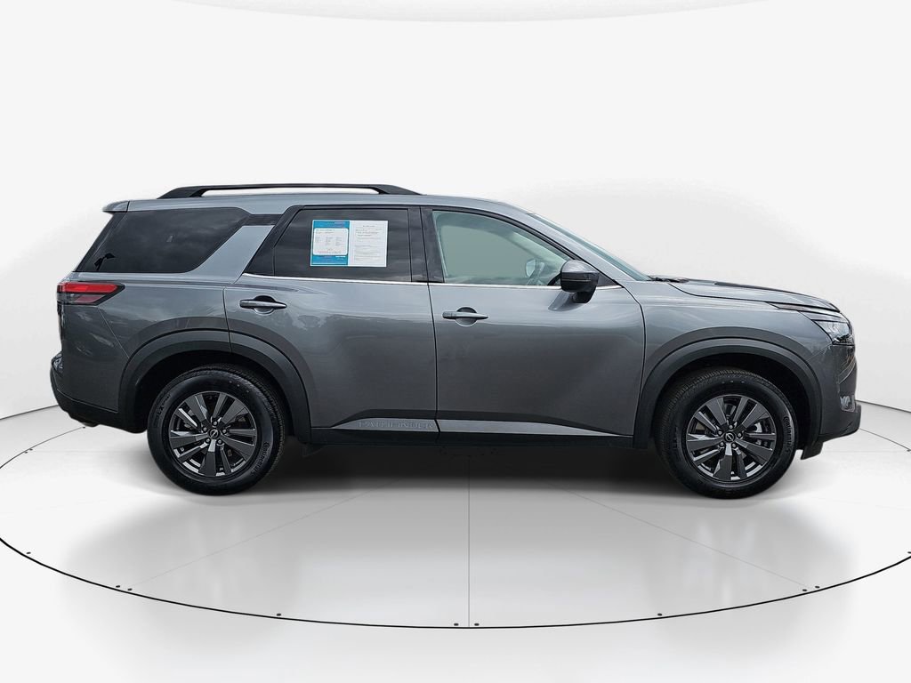 Used 2024 Nissan Pathfinder SV FWD image 4