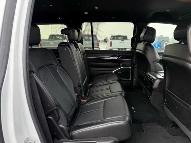 Used 2024 Jeep Wagoneer L Series II w/ Flexible Seating Group image 18