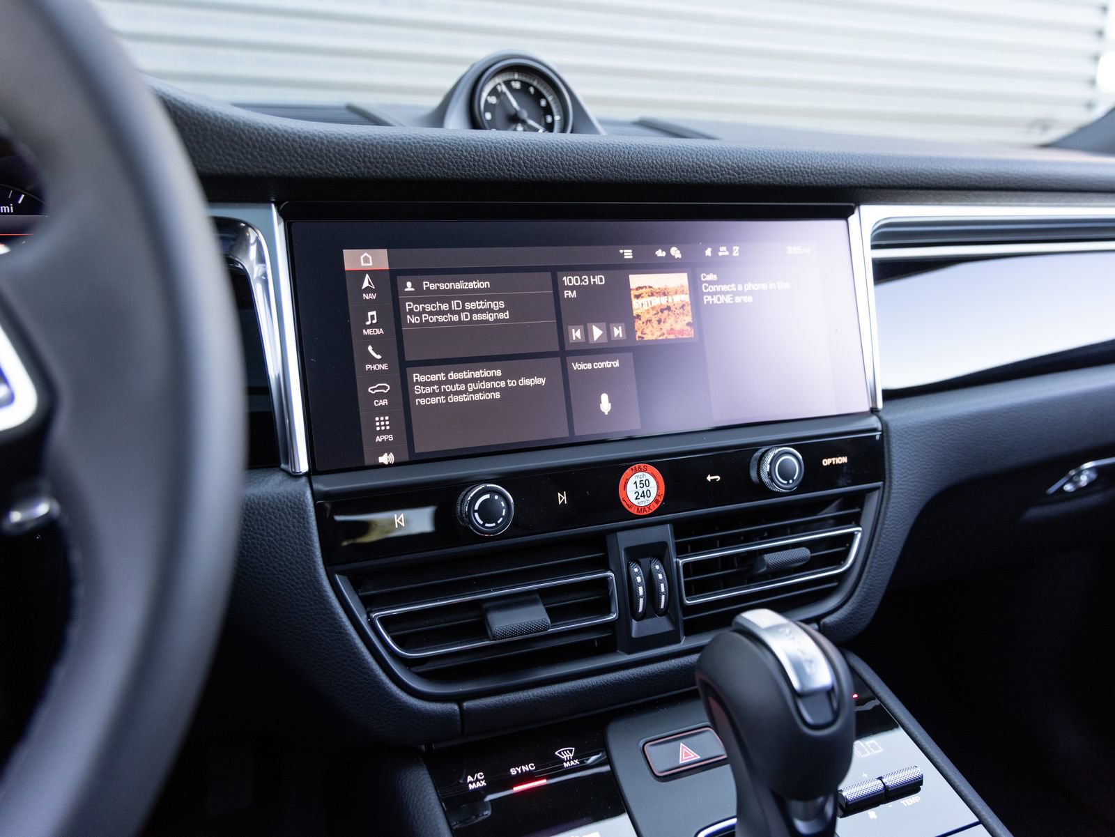 Certified 2026 Porsche Macan AWD/4WD image 15