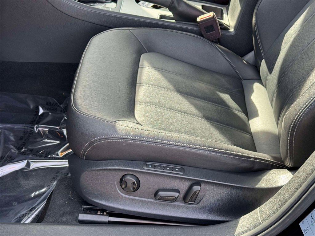 Used 2020 Volkswagen Passat 2.0T SEL image 3