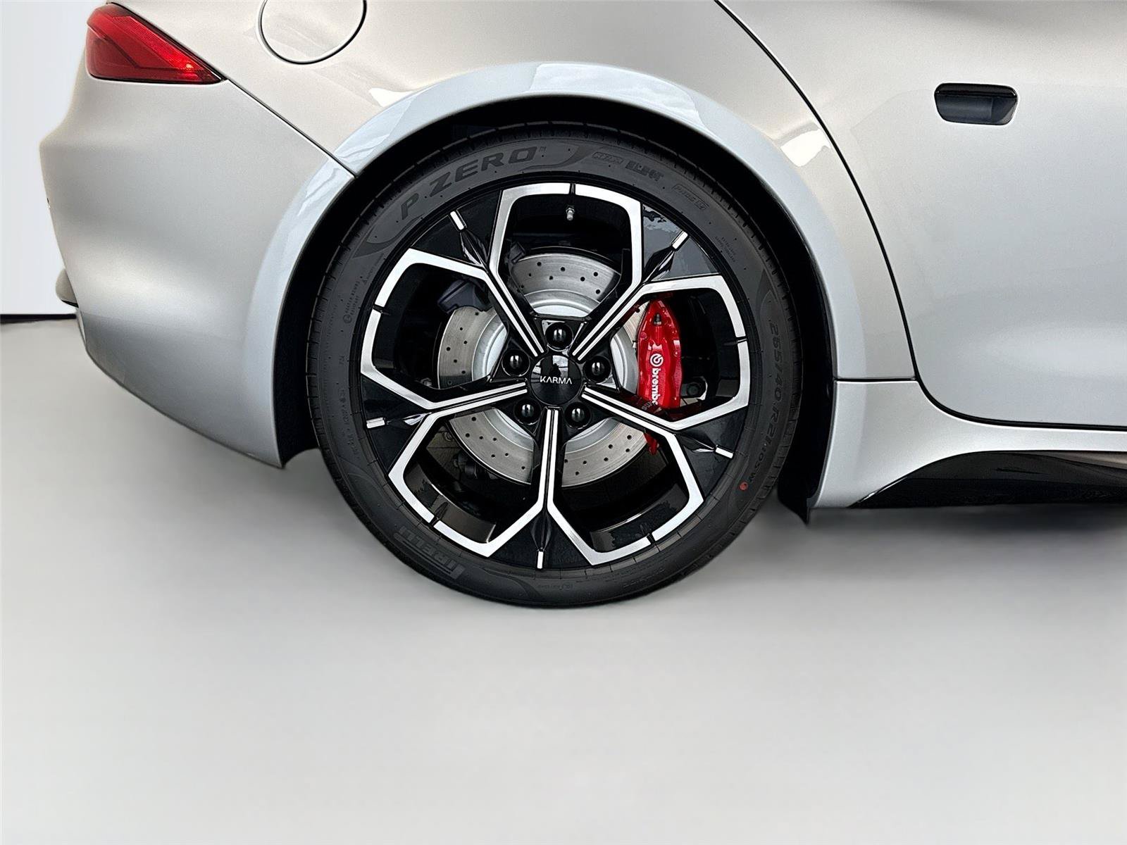 New 2025 Karma Revero Luxury RWD image 32