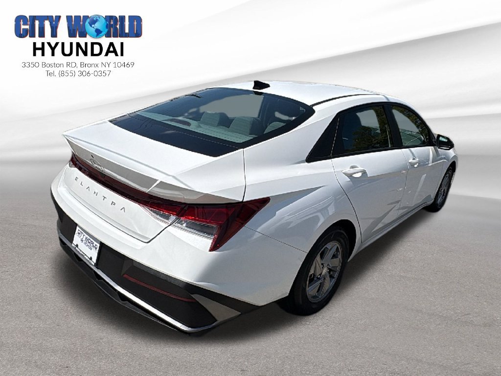 Used 2024 Hyundai Elantra SE FWD image 5
