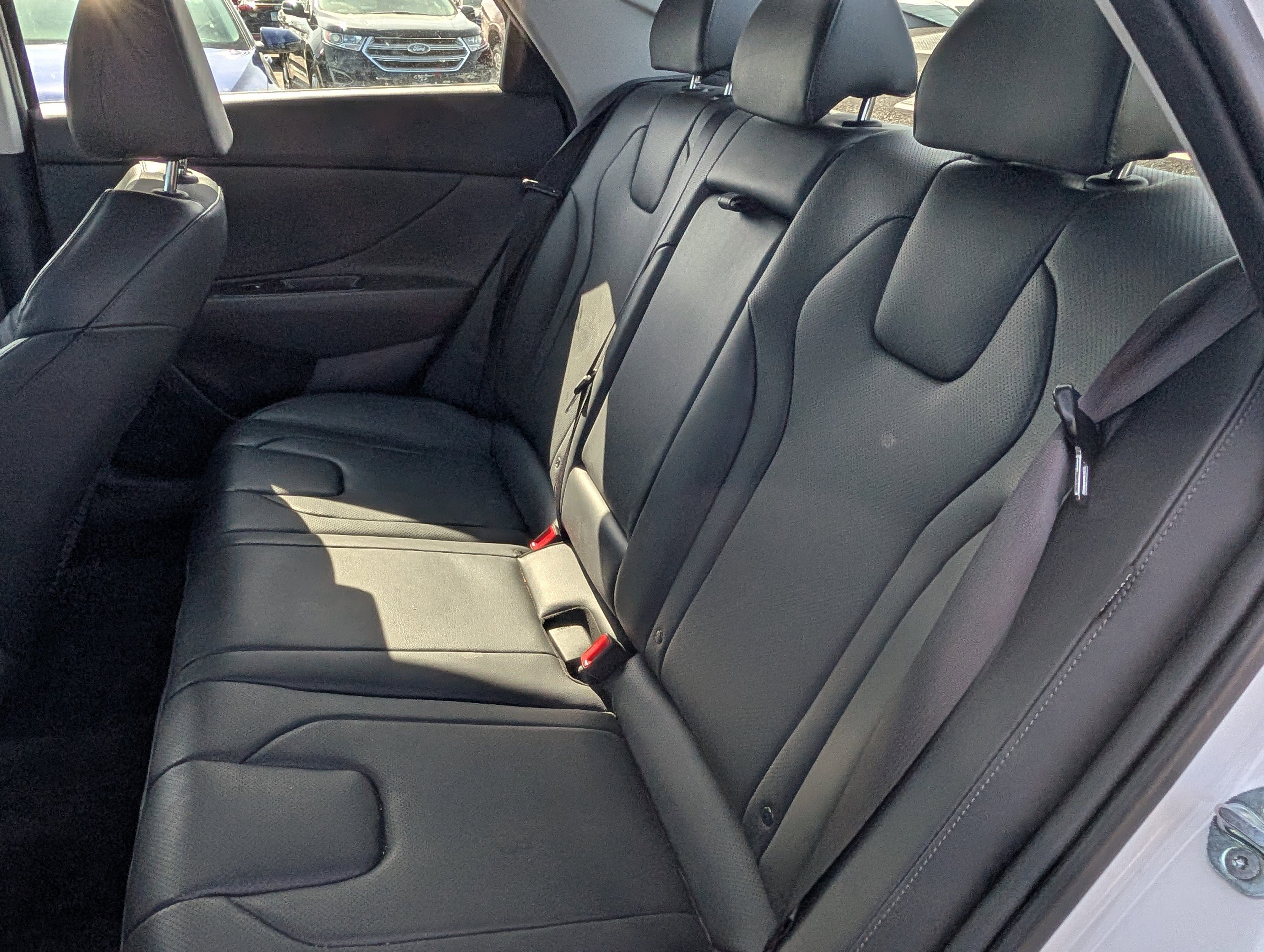 Certified 2025 Hyundai Elantra Limited FWD image 14