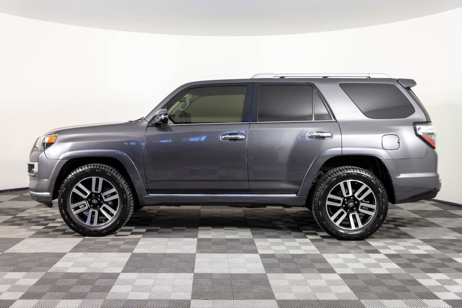 Used 2015 Toyota 4Runner Limited AWD/4WD image 3