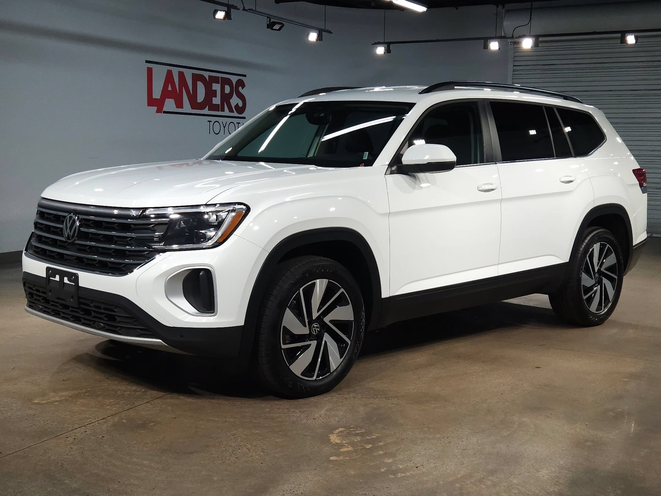 Used 2025 Volkswagen Atlas SE FWD image 3