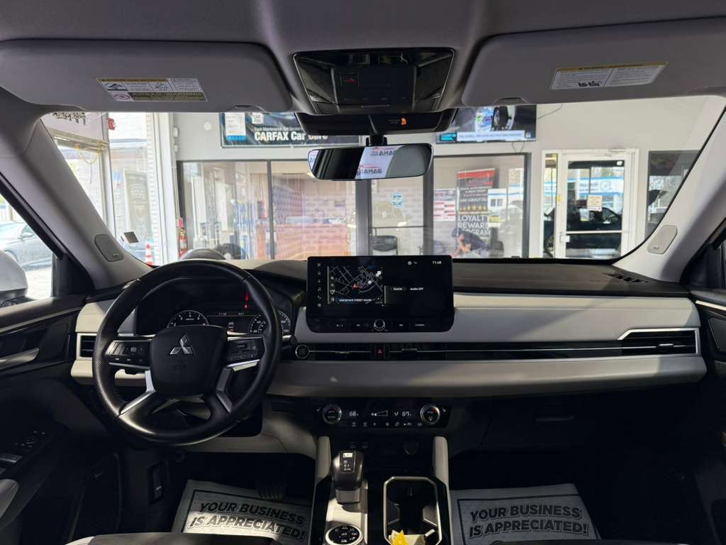 Used 2025 Mitsubishi Outlander Trail Edition image 23