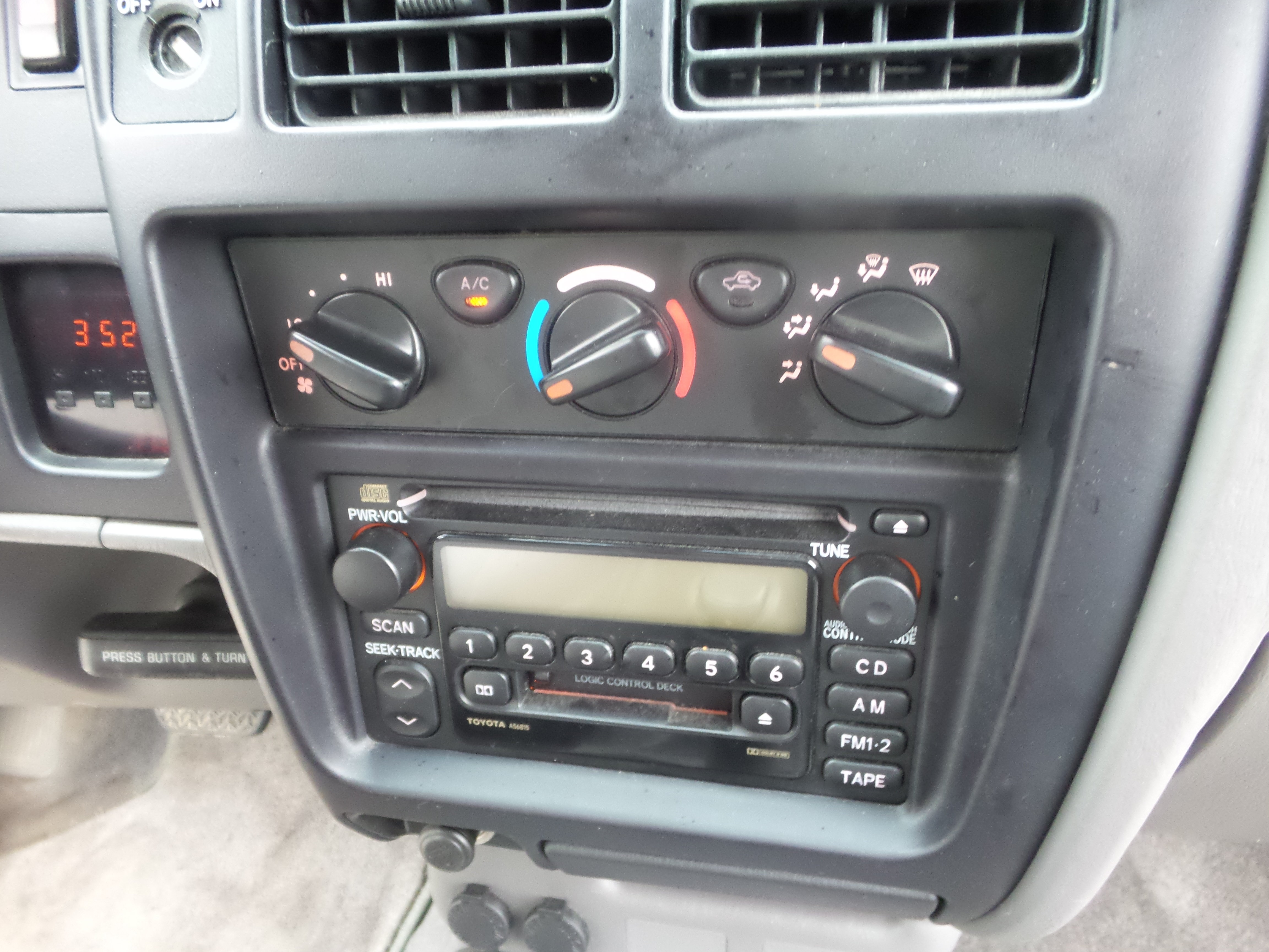 Used 2004 Toyota Tacoma 2WD Xtracab image 57