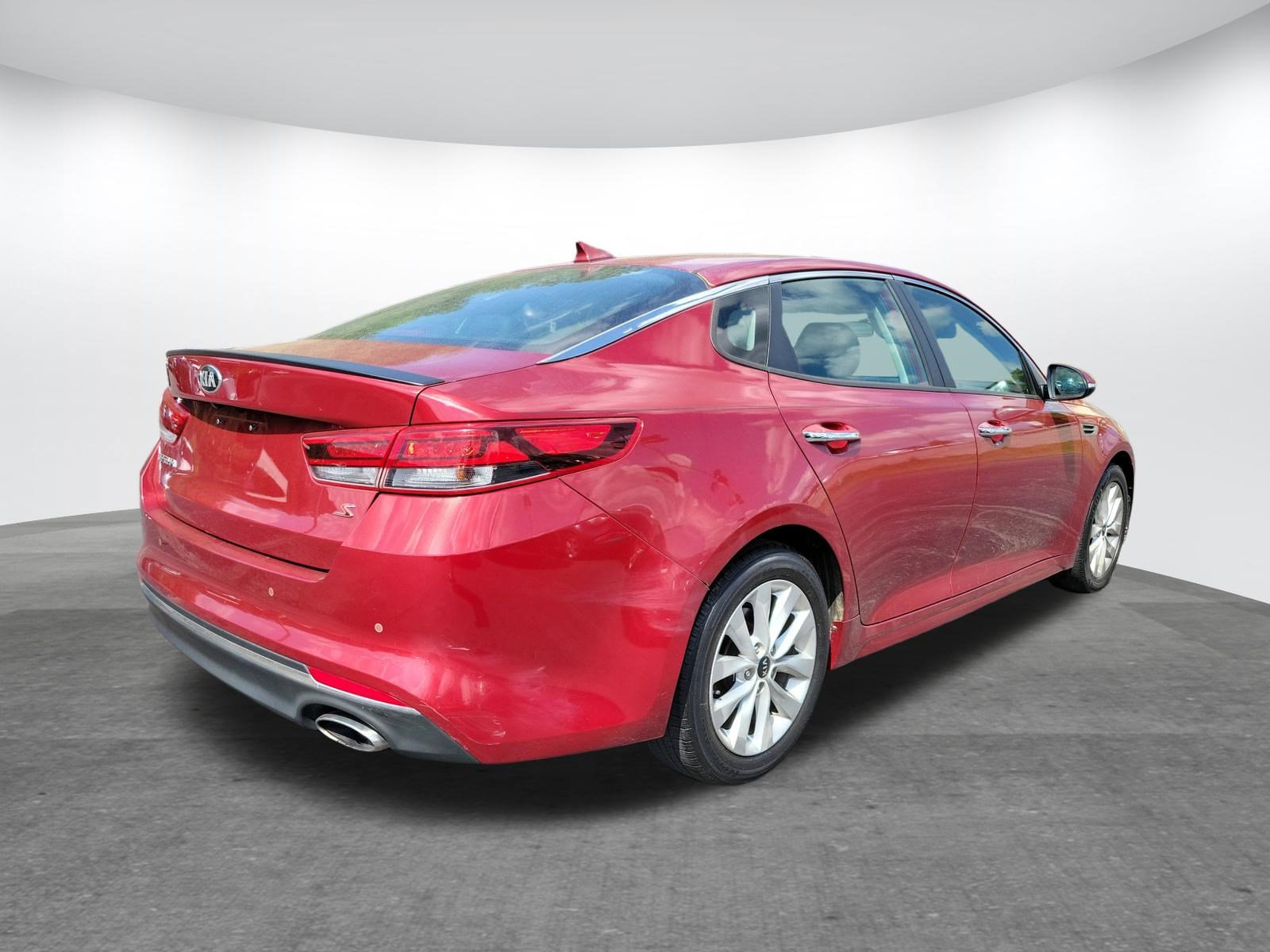 Used 2018 Kia Optima S FWD image 16
