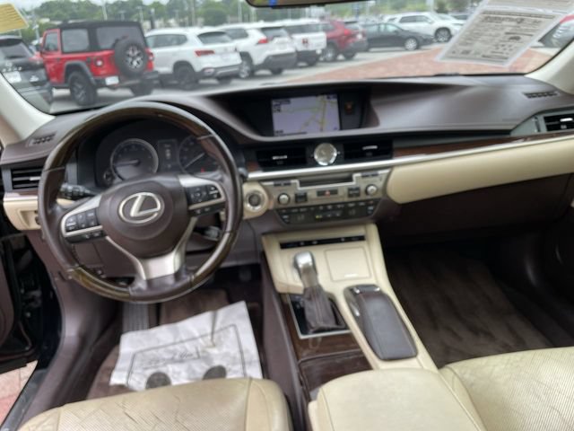 Used 2016 Lexus ES 350 w/ Luxury Package w/Wood Trim FWD image 18