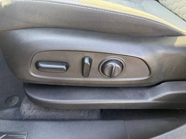Used 2020 Chevrolet Equinox LT FWD image 17
