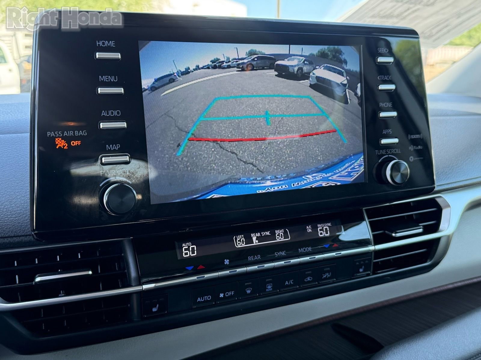 Used 2024 Toyota Sienna XLE FWD image 22