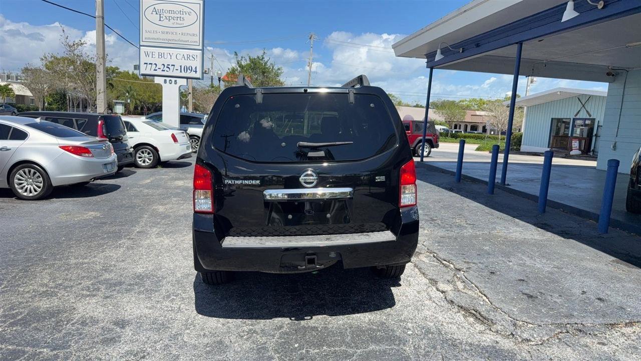 Used 2010 Nissan Pathfinder SE image 4