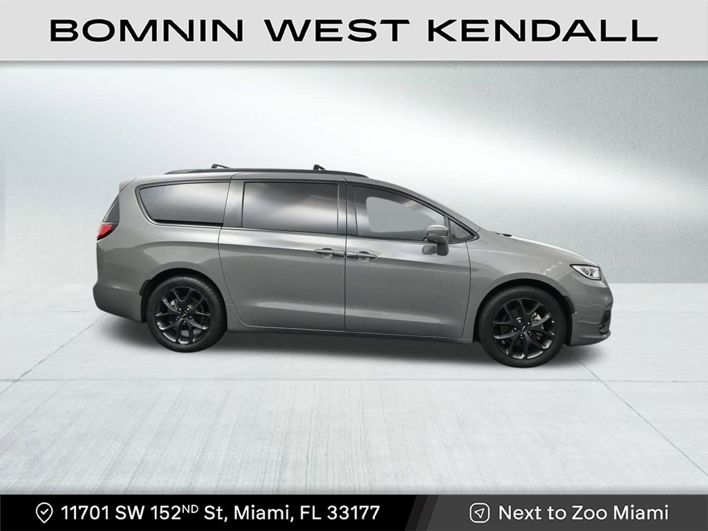 Used 2022 Chrysler Pacifica Limited w/ S Appearance Package image 6