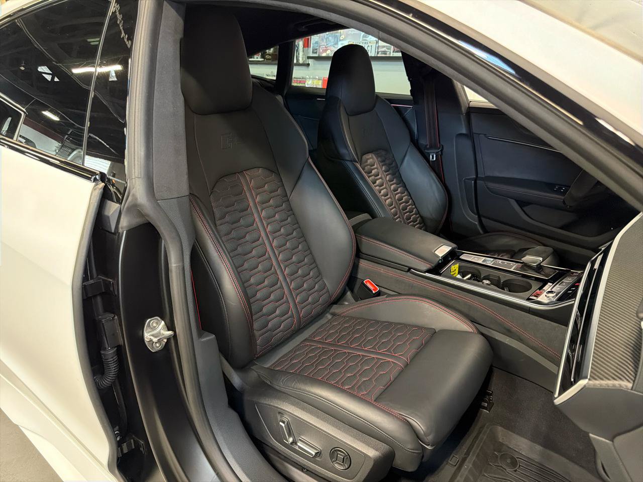 Used 2023 Audi RS 7 Sportback AWD/4WD image 21
