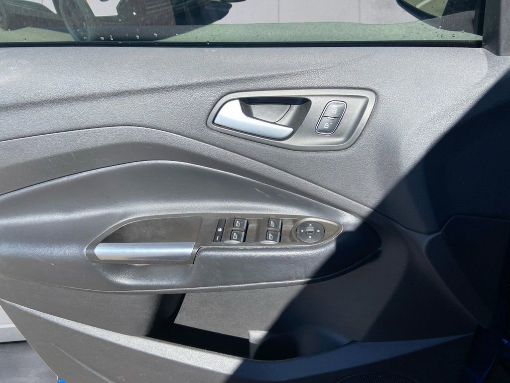 Used 2019 Ford Escape SE image 11