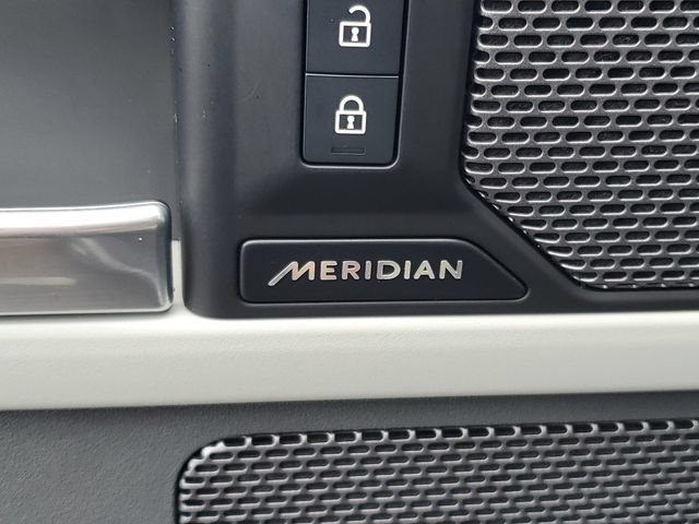 Used 2023 Land Rover Defender 110 SE AWD/4WD image 11