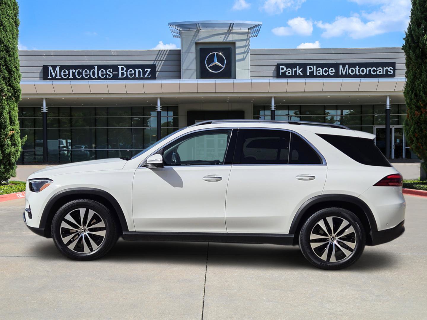 Certified 2025 Mercedes-Benz GLE 350 4MATIC image 3