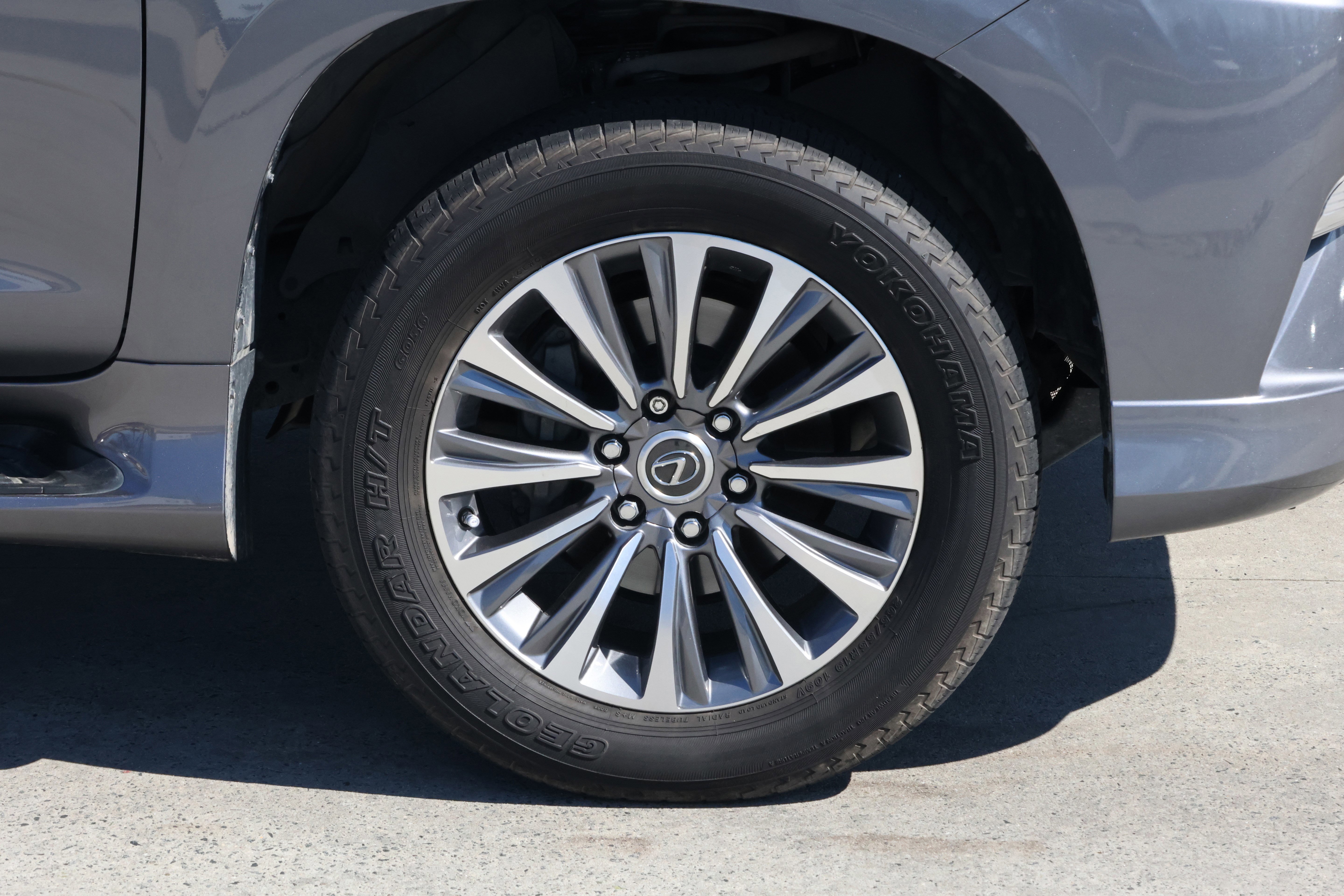 Used 2021 Lexus GX 460 Luxury w/ Accessory Package image 11