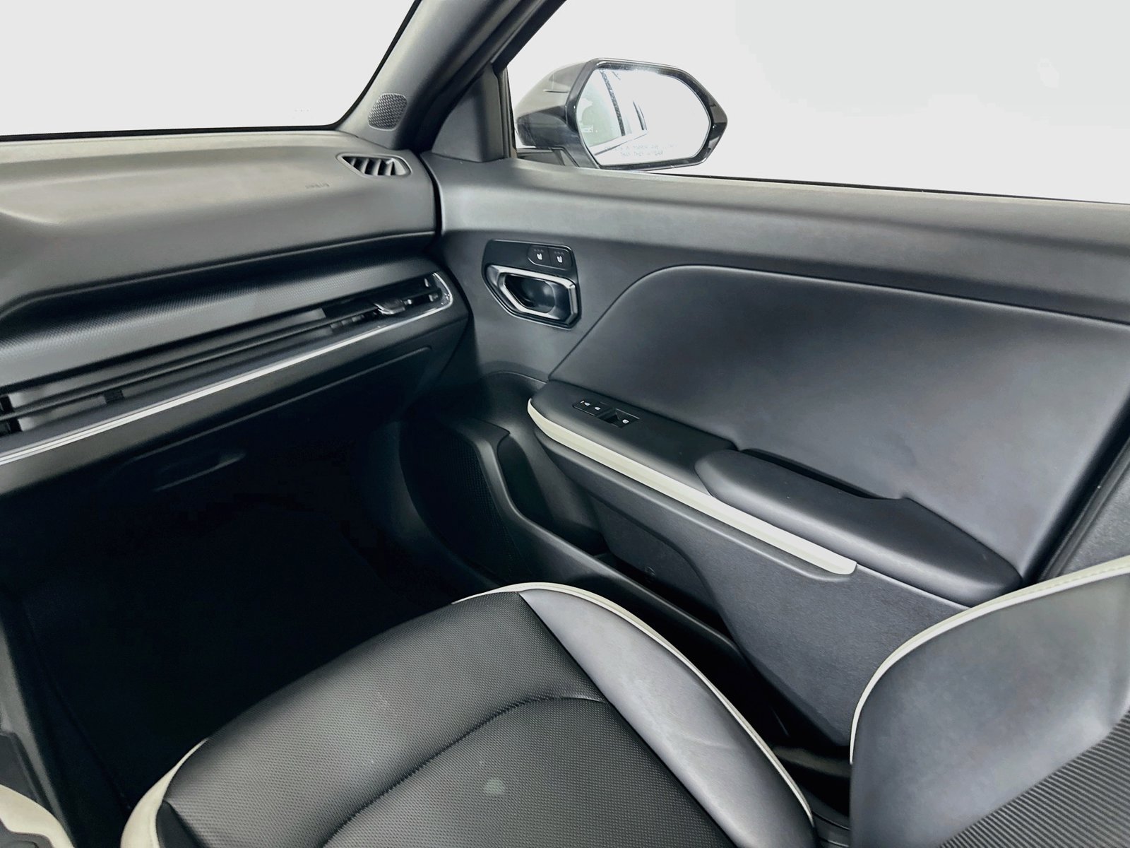 Used 2025 Kia K4 GT-Line w/ GT-Line Premium Package FWD image 23